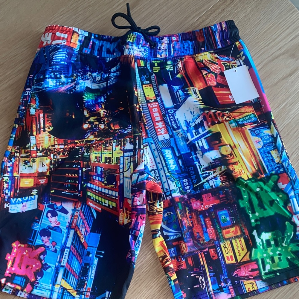 NWT: Urban K-Pop Nightscape Men's Shorts‎